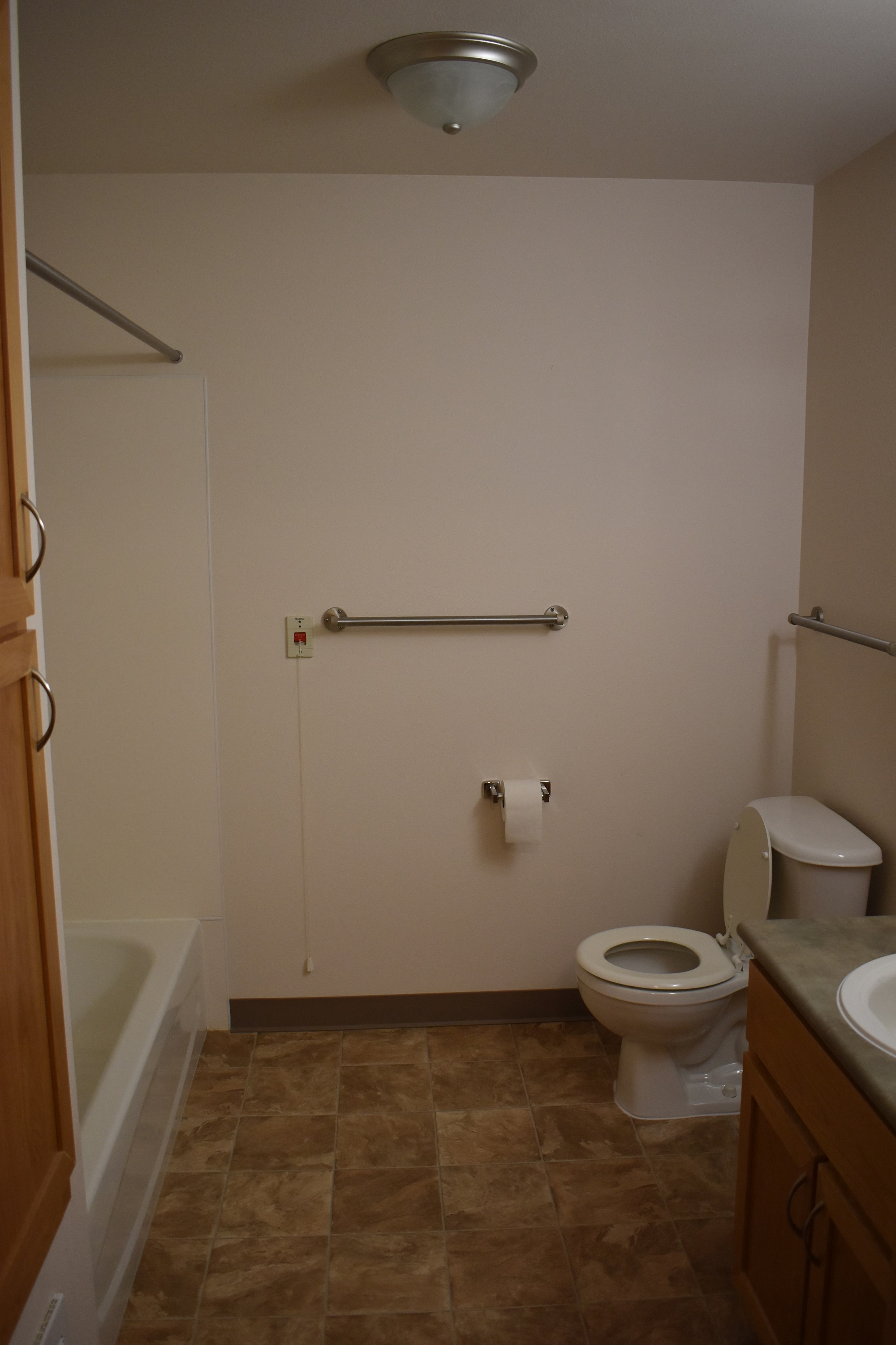 Pepperwood apartment bathroom